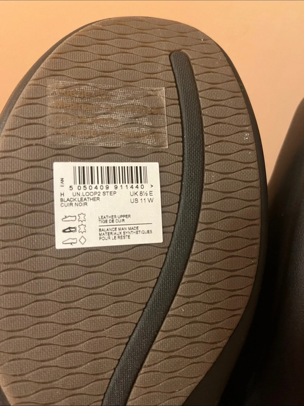 Clarks minimal black